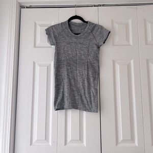 Lululemon swiftly tech top, grey size 4